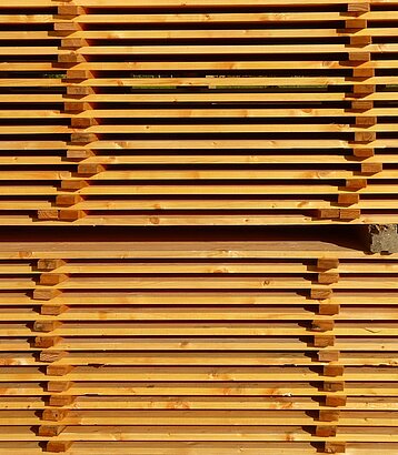 gestapelte Holzplatten